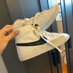 Nike blazer mid ‘77 (gender neutral!)